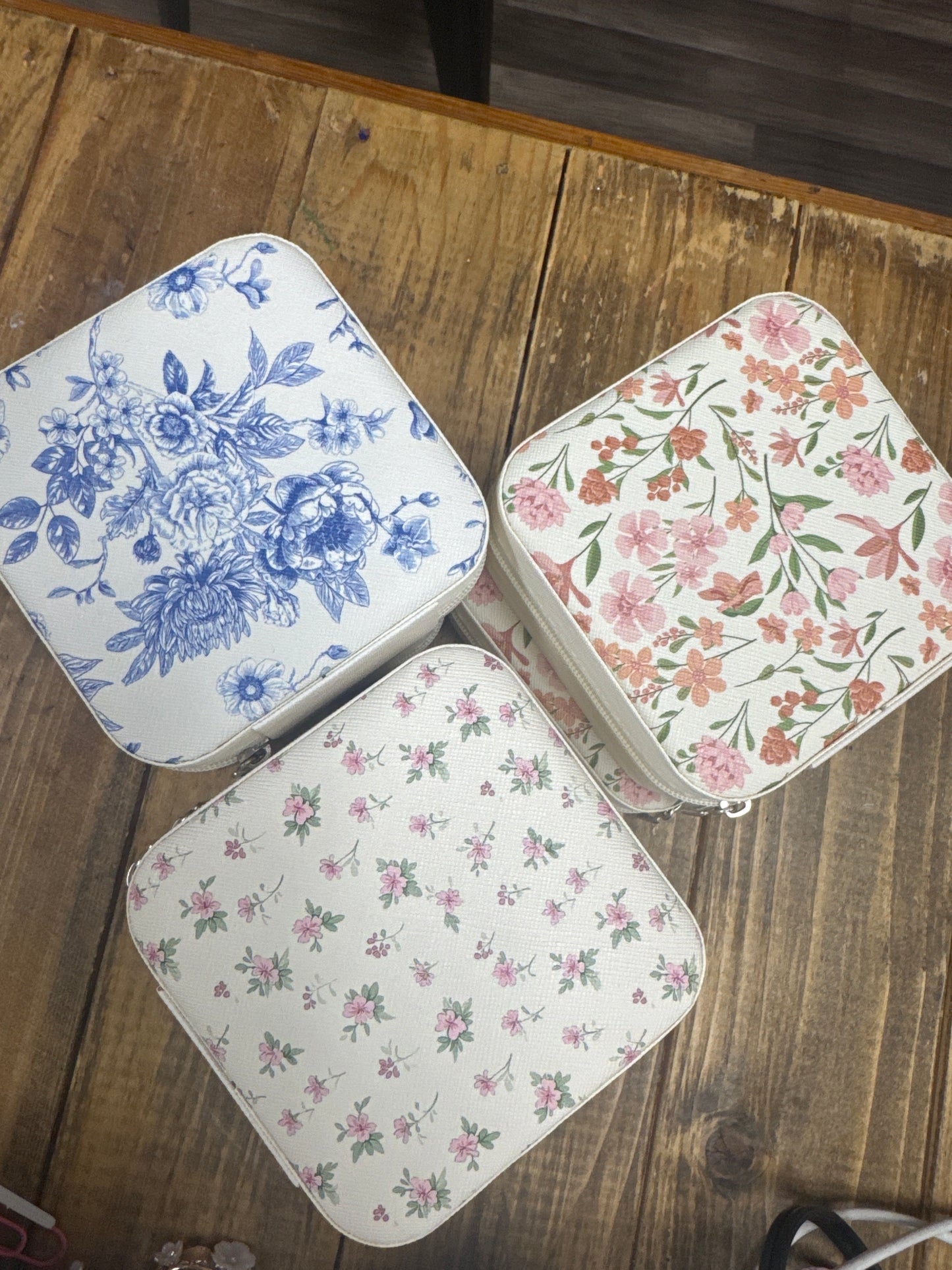 Travel jewelry boxes