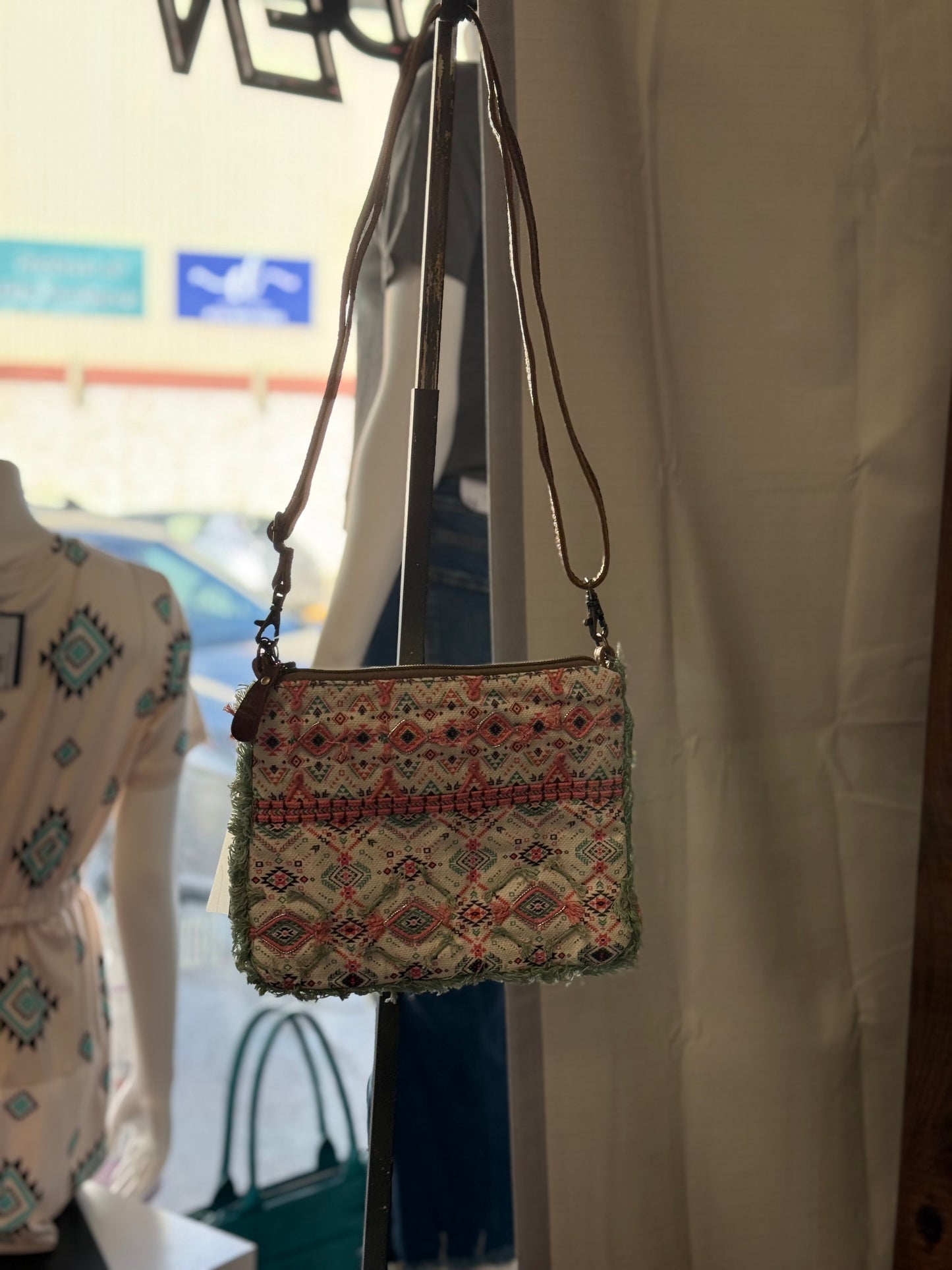 Tres de Quatro Crossbody