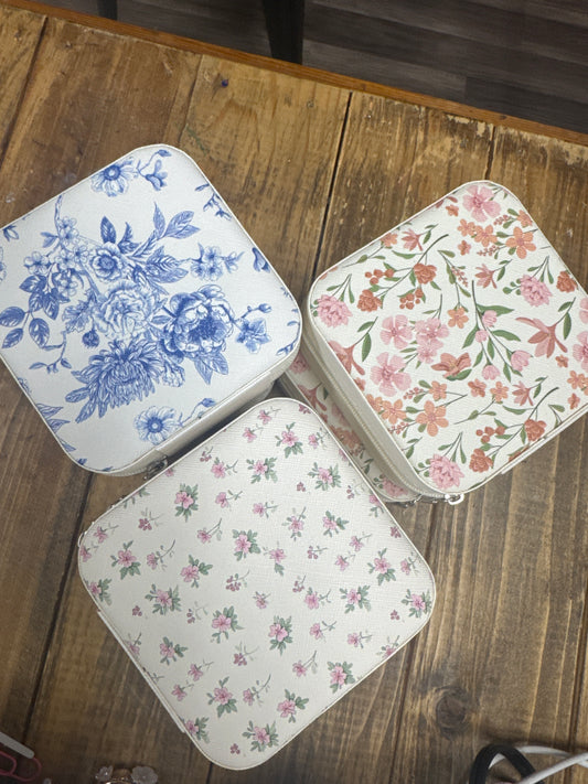 Travel jewelry boxes