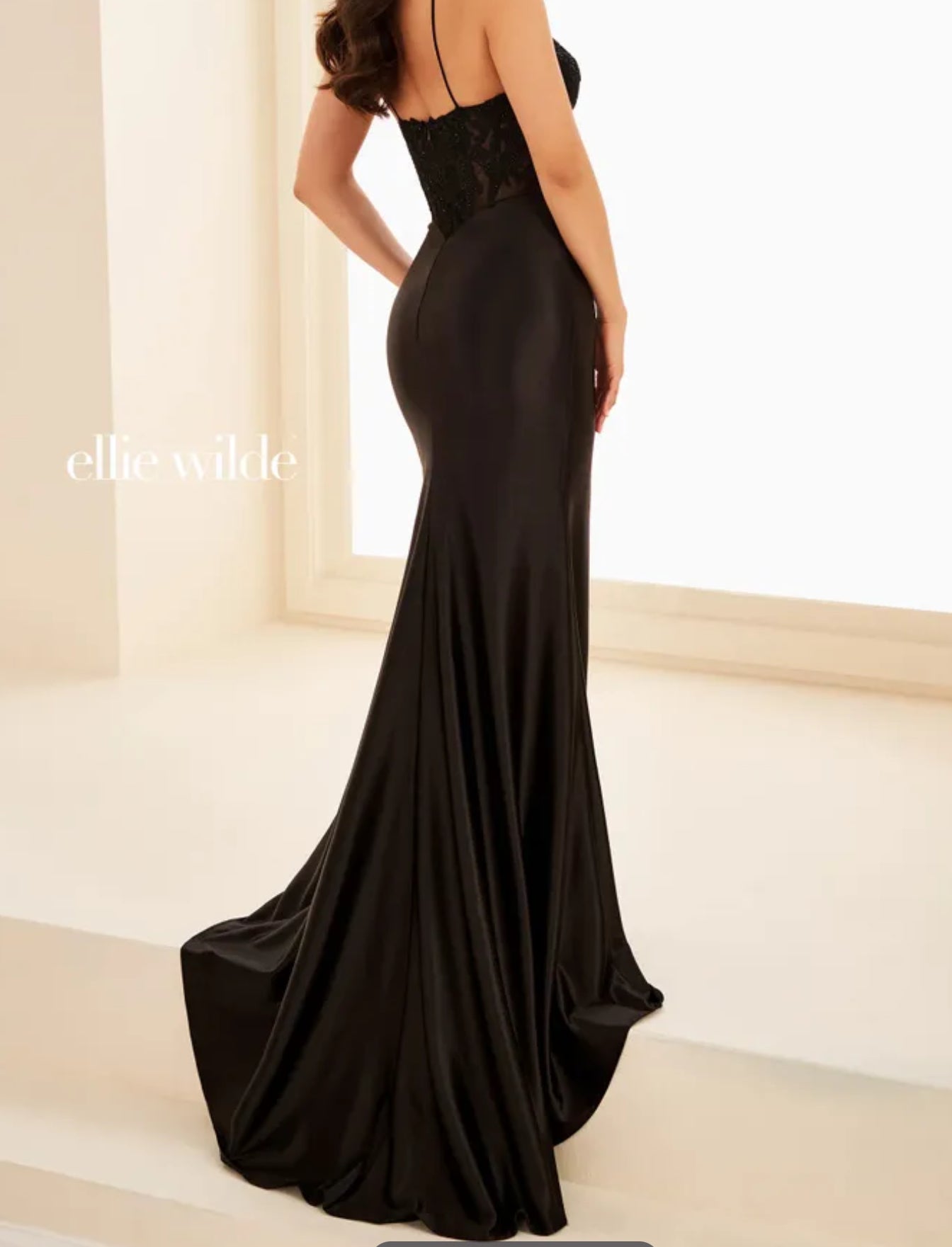 241521-black