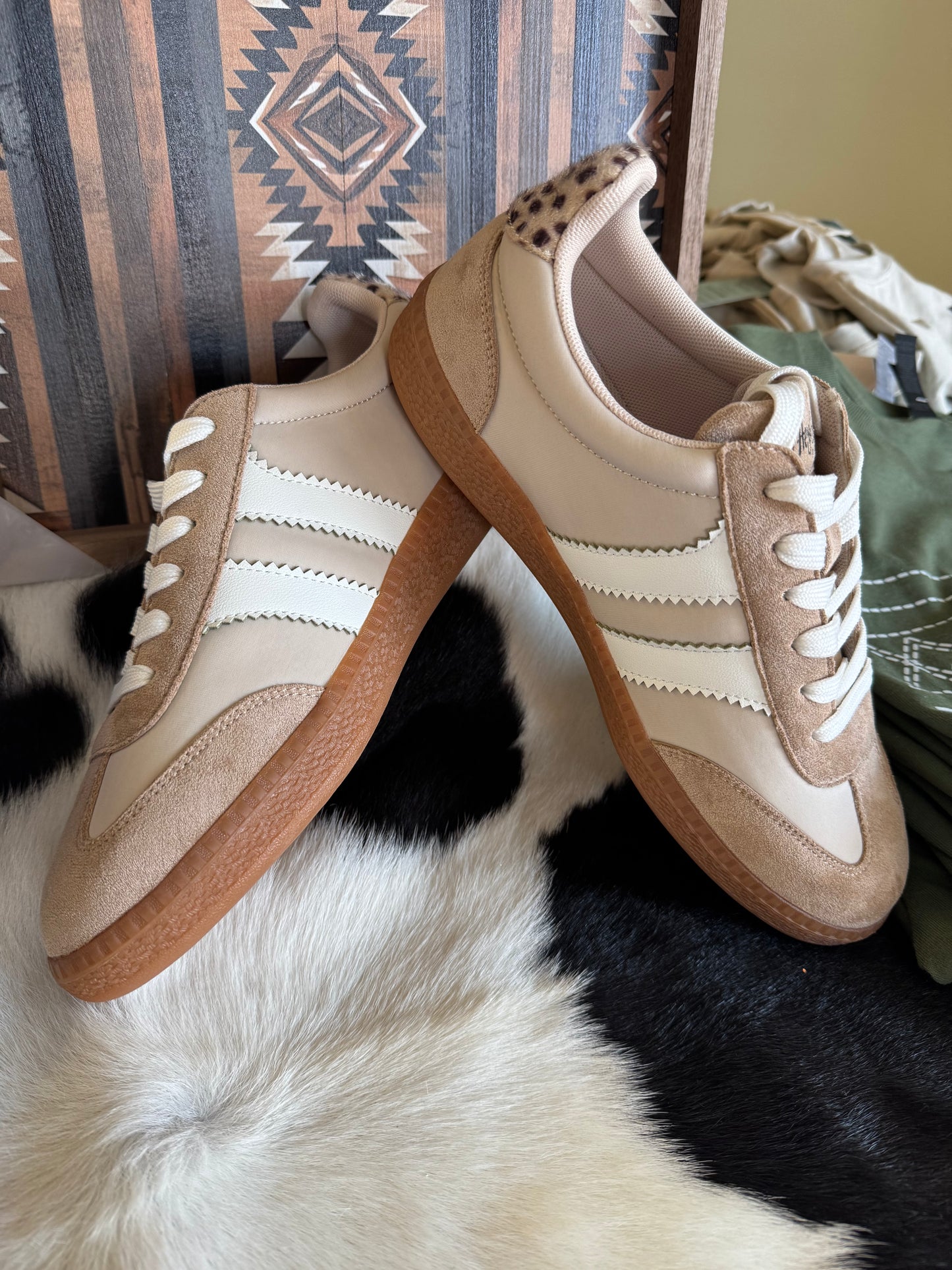 Heads up sneaker