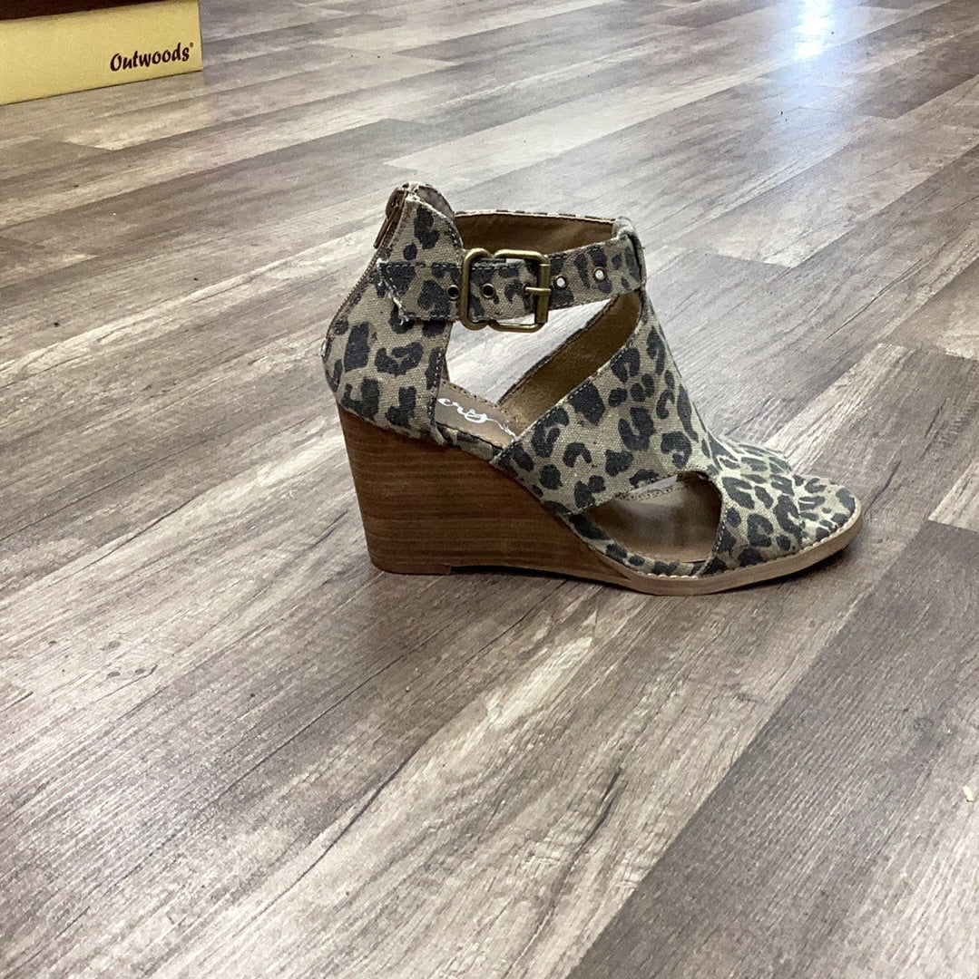 Adria Wedge